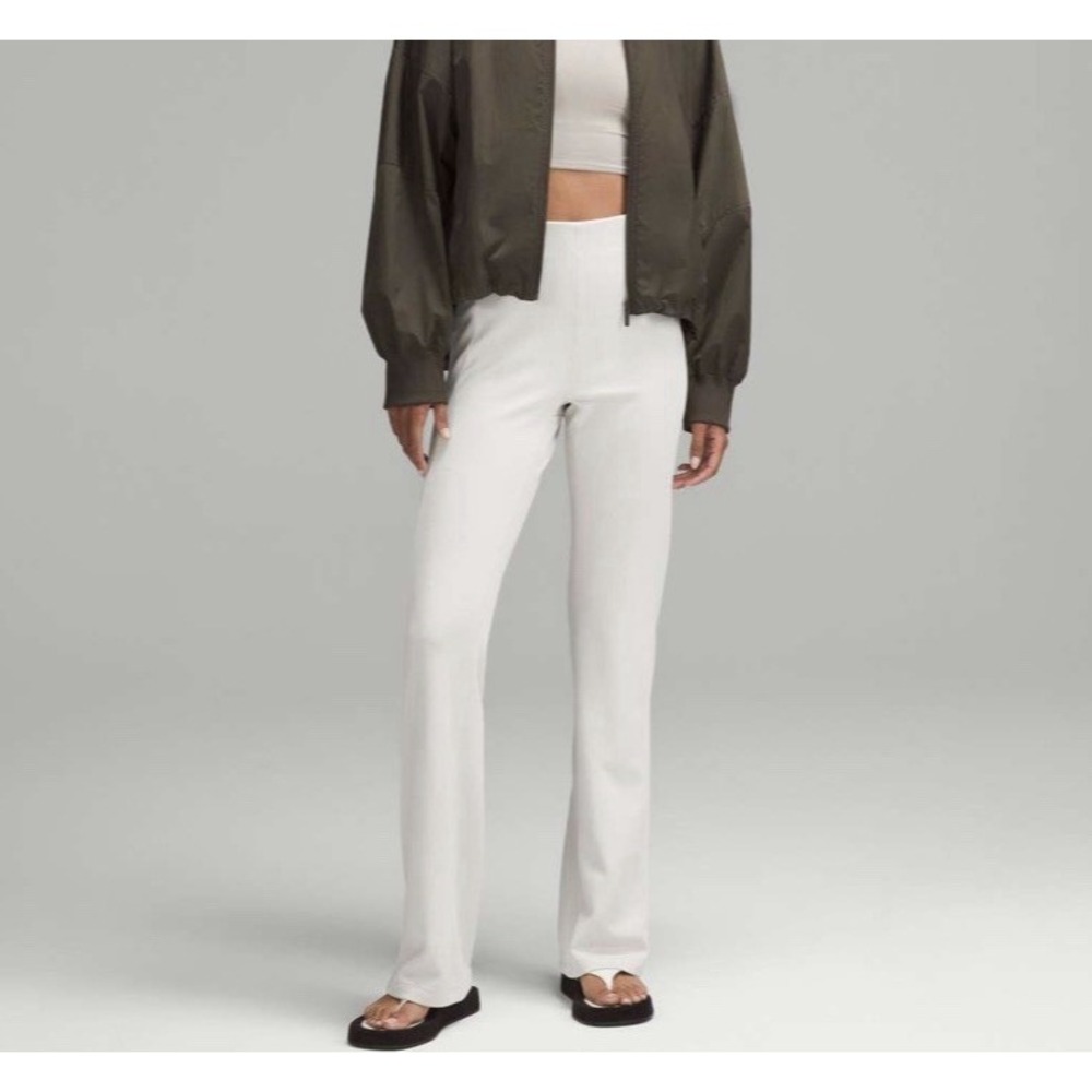 Lululemon Women's Ribbed Softstreme Flared Pant Stretch Size 4 Bone LW5GVK Yoga - Picture 1 of 14